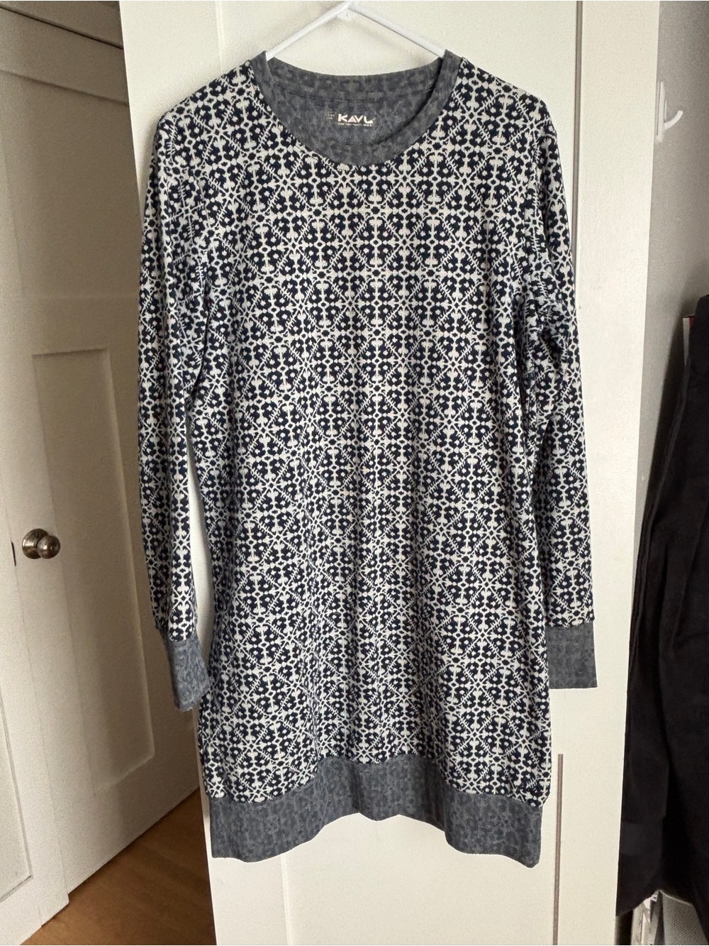 KAVU Navy Blue  and White Patterned Long-Sleeve Knit Dress